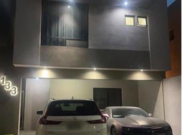 Casa · 4 Recámaras · 2 Estacionamientos · Casa Planicies