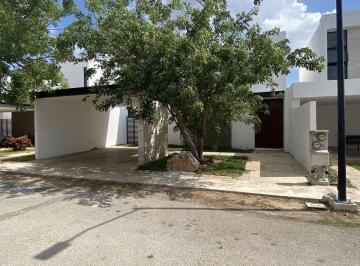 Casa · 3 Recámaras · 2 Estacionamientos · Casa en Venta en Privada Zelena, Conkal Yucatan