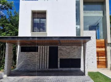 Casa · 228m² · 4 Recámaras · Casa en Venta Via Cumbres Cancun