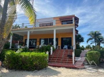 Casa · 2m² · 4 Recámaras · 6 Estacionamientos · Casa en Venta Cancun Isla Blanca