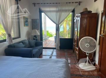 Casa · 300m² · 4 Recámaras · 6 Estacionamientos · Casa en Venta Cancun Isla Blanca