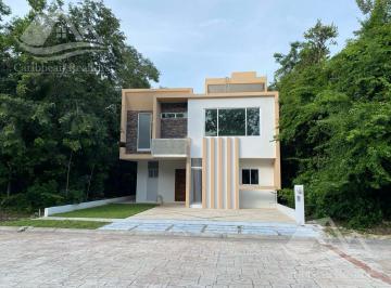 Casa · 328m² · 4 Recámaras · 3 Estacionamientos · Casa en Venta Playa del Carmen