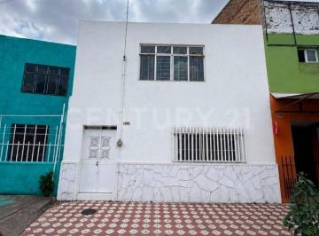 Casa · 233m² · 5 Recámaras · Casa en Venta en Colonia Medrano