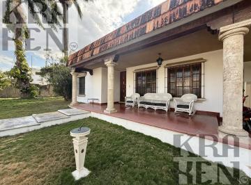 Casa · 246m² · 3 Recámaras · 5 Estacionamientos · Casa en Temozón Norte
