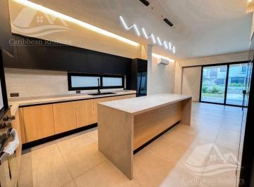 Casa · 390m² · 3 Recámaras · 3 Estacionamientos · Casa en Venta Cancun Lagos del Sol