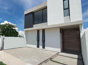 Casa de 3 habitaciones, León · Mayorca Casa de 3 Rec. (1 Recámara en Planta Baja), Jardín Grande. Zona Sur León, Gto.