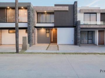 Casa · 201m² · 3 Recámaras · 2 Estacionamientos · Casa en Venta en Portavedra Residencial