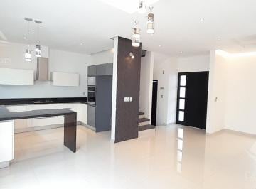 Casa · 230m² · 4 Recámaras · 2 Estacionamientos · Casa en Venta Cancún Arbolada