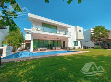 Casa · 590m² · 3 Recámaras · 4 Estacionamientos · Casa en Venta Cancun Lagos del Sol