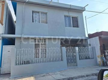 Casa · 105m² · 5 Recámaras · Casa en Renta en Col. San Nicolas en La Col. El Roble