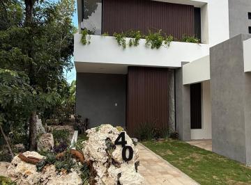 Casa · 350m² · 3 Recámaras · 2 Estacionamientos · Casa en Venta en Via Cumbres Cancun