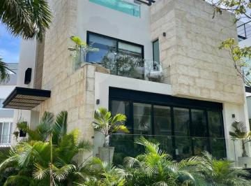 Casa · 4 Recámaras · 3 Estacionamientos · Casa de Lujo en Renta Laguna 1, Puerto Cancún con Rooftop