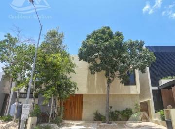 Casa · 225m² · 3 Recámaras · 2 Estacionamientos · Casa en Venta en Via Cumbres Cancun