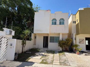 Casa · 140m² · 3 Recámaras · 2 Estacionamientos · Casa en Renta Cancún 3 Rec en Privada