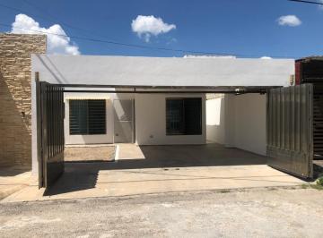 Casa · 120m² · 2 Recámaras · 2 Estacionamientos · Casa Amueblada en Venta en Merida Francisco de Montejo. Portón Eléctrico. Lista Para Poner en Renta