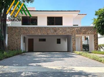 Casa de 3 habitaciones, Zapopan · Casa de 450 m² con 3 Recámaras en Renta en Valle Real