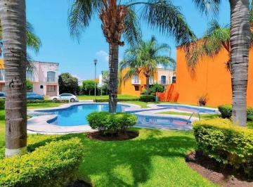 Casa de 4 habitaciones, Emiliano Zapata · Casa en Paseos de Tezoyuca 4 Recamaras Alberca y Vigilancia Cerca del Tec de Monterrey