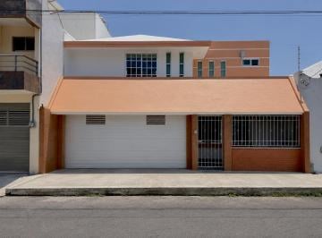 Casa · 370m² · 3 Recámaras · 2 Estacionamientos · Casa en Venta Jardines de Mocambo