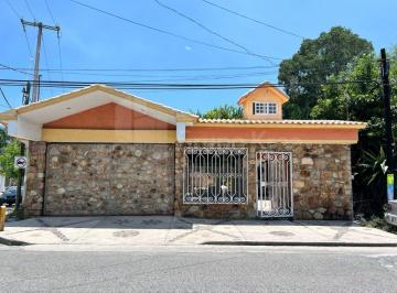 Casa de 3 habitaciones, Jojutla · Casa Estilo Francés con Alberca