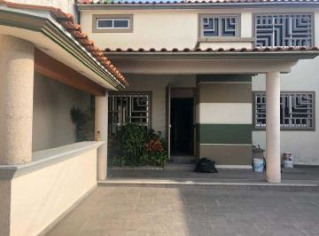 Casa en Renta de 5 habitaciones  · Lujosa Residencia en Paseos del Bosque Naucalpan
