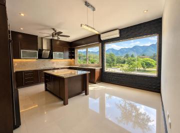 Casa de 5 habitaciones, Monterrey · Casa en Venta en Club Residecial Carolco, Monterrey