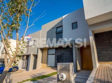 Casa · 153m² · 3 Recámaras · 2 Estacionamientos - Remax Si · Casa en Renta Amueblada Zibata Antalia Ambar