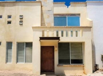 Casa de 3 habitaciones, Jesús María · Casa en Venta en Agusaclientes Norte Bosques del Paraiso con Recamara en Pb Muy Hermosa