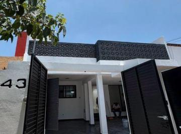 Casa · 195m² · 3 Recámaras · 2 Estacionamientos · Casa en Venta en Jardines del Sol