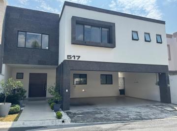 Casa · 4 Recámaras · 3 Estacionamientos · Casa en Renta en La Joya Privada Residencial, Zona El Uro
