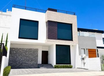 Foto 1 · Casa con 4 Recámaras, Oficina, Roof Garden y Cuarto de Servicio, en Privada en Cumbres del Lago