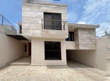N/A · Casa en Venta en Carretas. 4 Recámaras | Estudio | Área Tv | Sala con Bar | Jardín