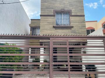 Casa · 4 Recámaras · 2 Estacionamientos · Casa - Joyas de Anáhuac