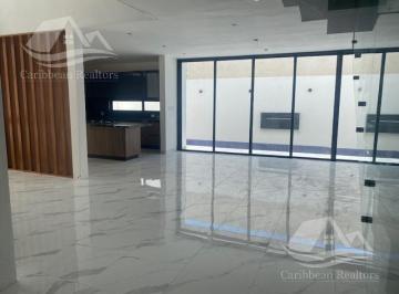 Casa · 293m² · 4 Recámaras · Casa en Venta en Rio Cancun