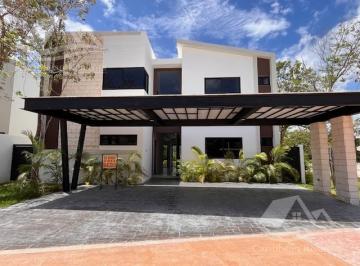 Casa · 393m² · 4 Recámaras · 3 Estacionamientos · Casa en Venta en Lagos del Sol
