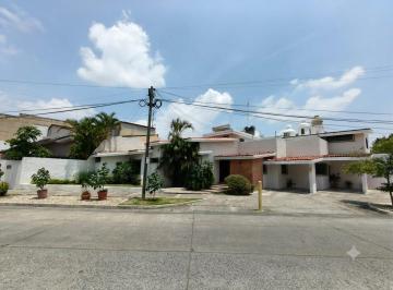 Casa de 3 habitaciones, Zapopan · Casa en Renta en Jardines de La Patria a Unas Cuadras de Plaza Galerias