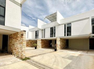 94f1832e1c96dbf65d5c5fe49c12d3cea9d9288d08c20db0aa4dfd234f310b52 · Townhouse de 3 Recámaras, con Piscina, Rooftop y Paneles Solares, en Privada.
