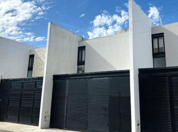 f451f6a149d8cc52501c9854d287fe03b197a511931488111f33525f4cc40471 · Townhouse Sin Amueblar, de 2 Habitaciones, en Montes de Amé.