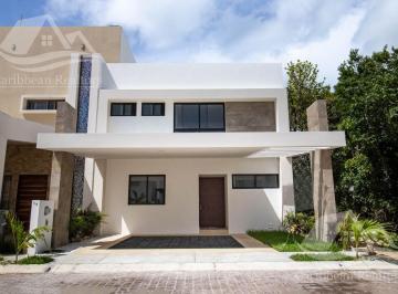 Casa · 250m² · 4 Recámaras · 2 Estacionamientos · Casa en Venta en Rio Cancun