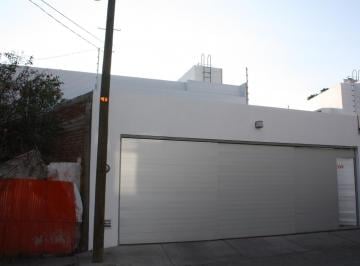 Casa · 238m² · 4 Recámaras · 2 Estacionamientos · Magnífica Casa en Venta en Ampliación Volcanes
