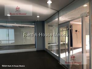 Local comercial · 515m² · 3 Estacionamientos · Local en Renta en Los Girasoles, Coyoacán 26 - 2869 Jas