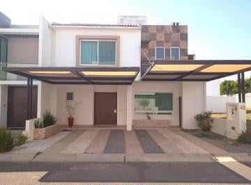 Casa · 340m² · 3 Recámaras · 3 Estacionamientos · Casa en Venta en La Vista Residencial