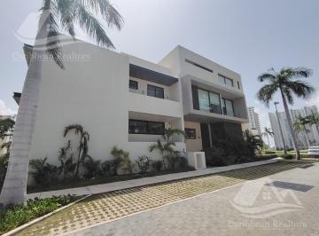 Casa · 600m² · 4 Recámaras · 6 Estacionamientos · Casa en Venta Puerto Cancun