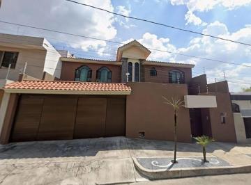 Casa de 4 habitaciones, Guadalajara · Casa en Venta en Guadalajara Jal. Cercana a Vias de Acceso Principales y Centro Comercial y Parques