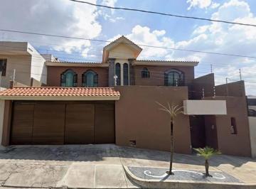 Casa de 4 habitaciones, Guadalajara · Casa en Venta en Guadalajara Jal. Cercana a Vias de Acceso Principales y Centro Comercial y Parques