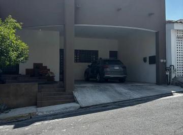 Casa de 3 habitaciones, Monterrey · Venta Casa en Residencial Dinastía, Excelente Ubicación, Preciosas Vistas, a Media Cuadra de Parque.