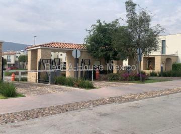 Casa de 3 habitaciones, El Marqués · Casa en Renta en Capital Sur
