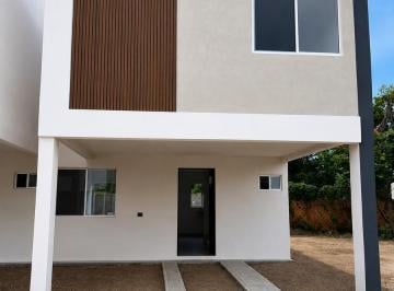 Casa · 127m² · 3 Recámaras · 1 Estacionamiento · Casa en Fraccionamiento Punta Laguna