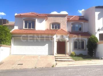 Casa · 270m² · 3 Recámaras · 2 Estacionamientos · Casa en Venta en Valle del Angel Etapa II