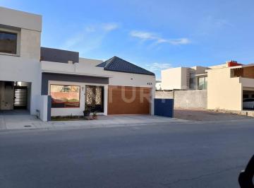 Casa · 313m² · 4 Recámaras · 2 Estacionamientos · *casa en Venta Sobre Francisco Villa en Bosque Real Chihuahua Chihuahua