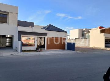 Casa · 314m² · 4 Recámaras · 2 Estacionamientos · *casa en Venta Sobre Francisco Villa en Bosque Real Chihuahua Chihuahua
